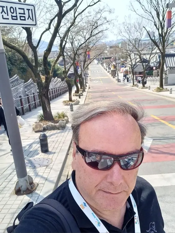 Lucian, international tour guide in South Korea