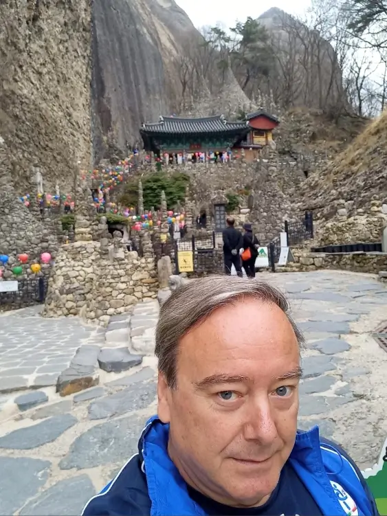 Lucian, international tour guide in South Korea